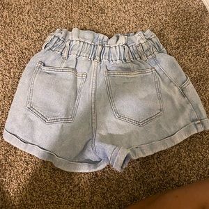 Pacsun mom shorts size small.